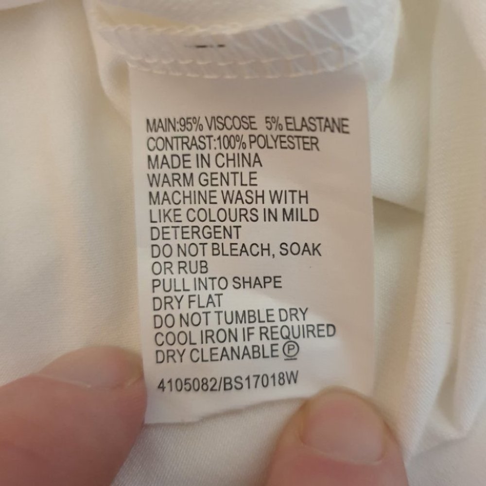 BASQUE AU-20 White Sleeveless Blouse Top Round Neck NWOT - Picture 10 of 11